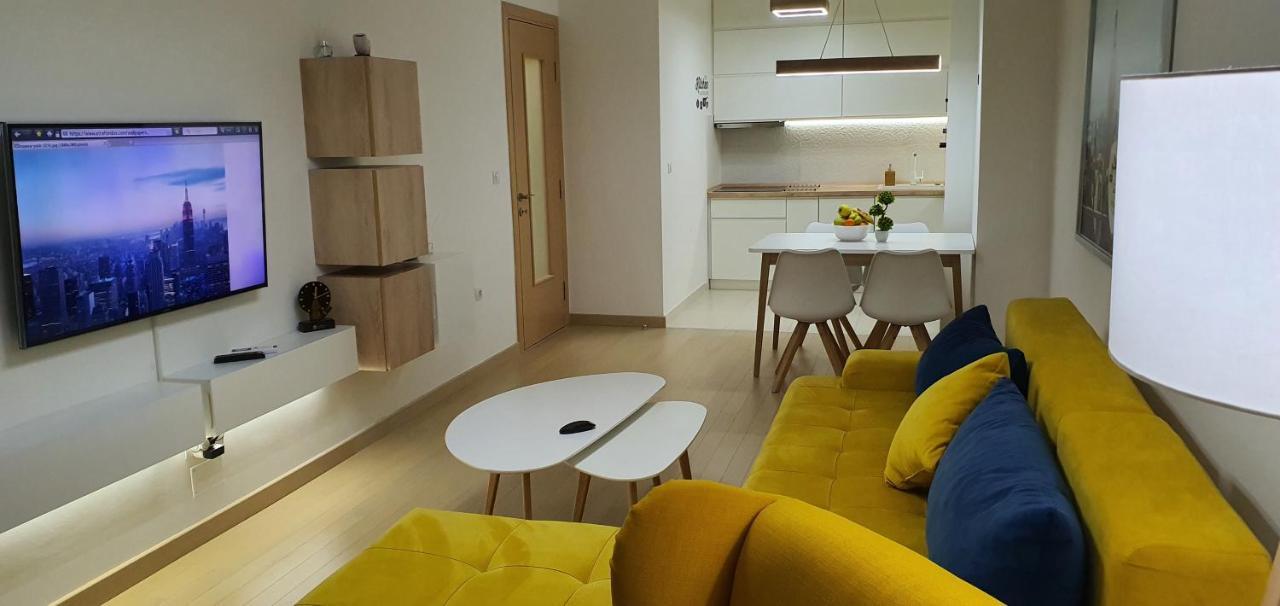 Lux Apartment Flatiron Szkopje Kültér fotó