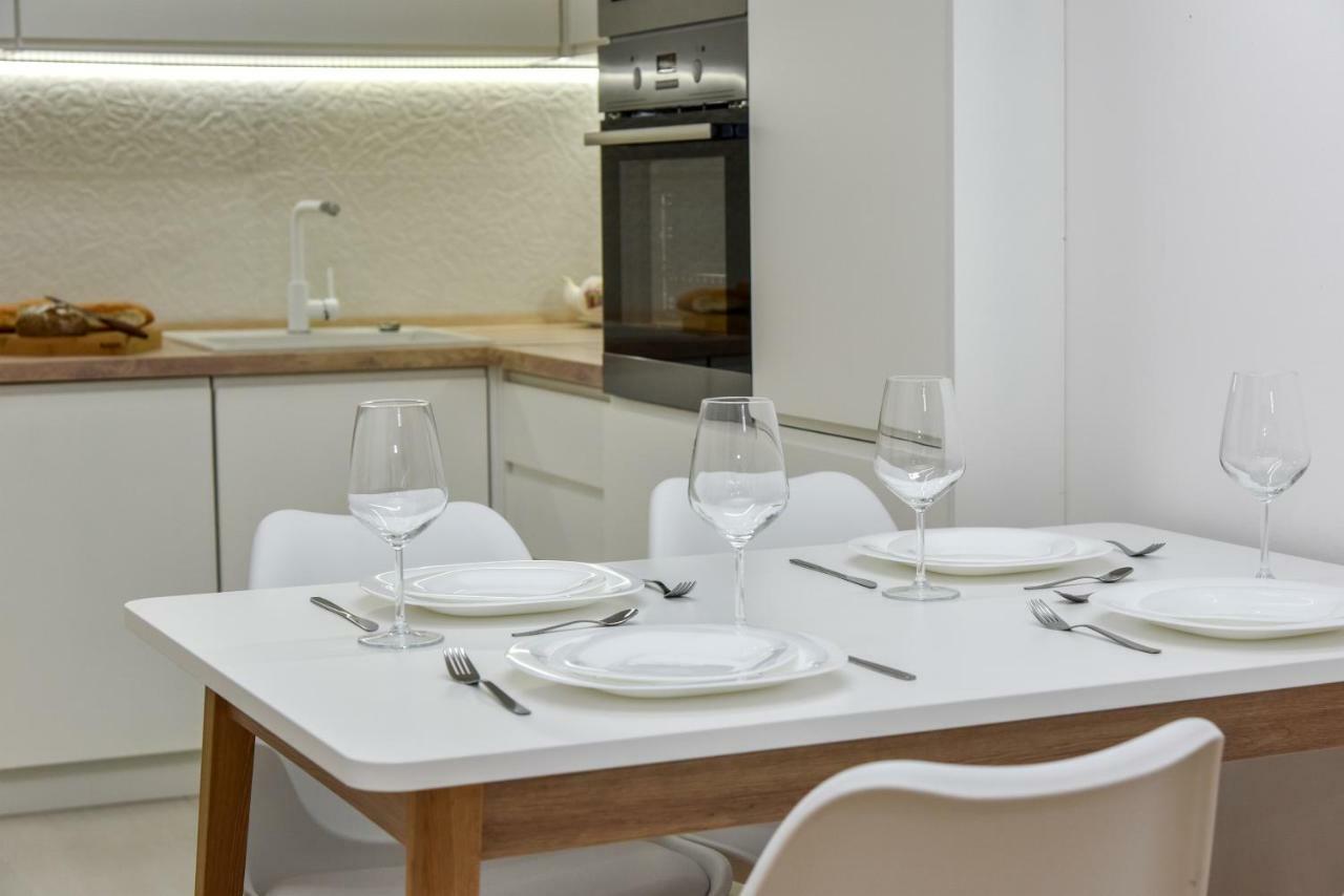 Lux Apartment Flatiron Szkopje Kültér fotó