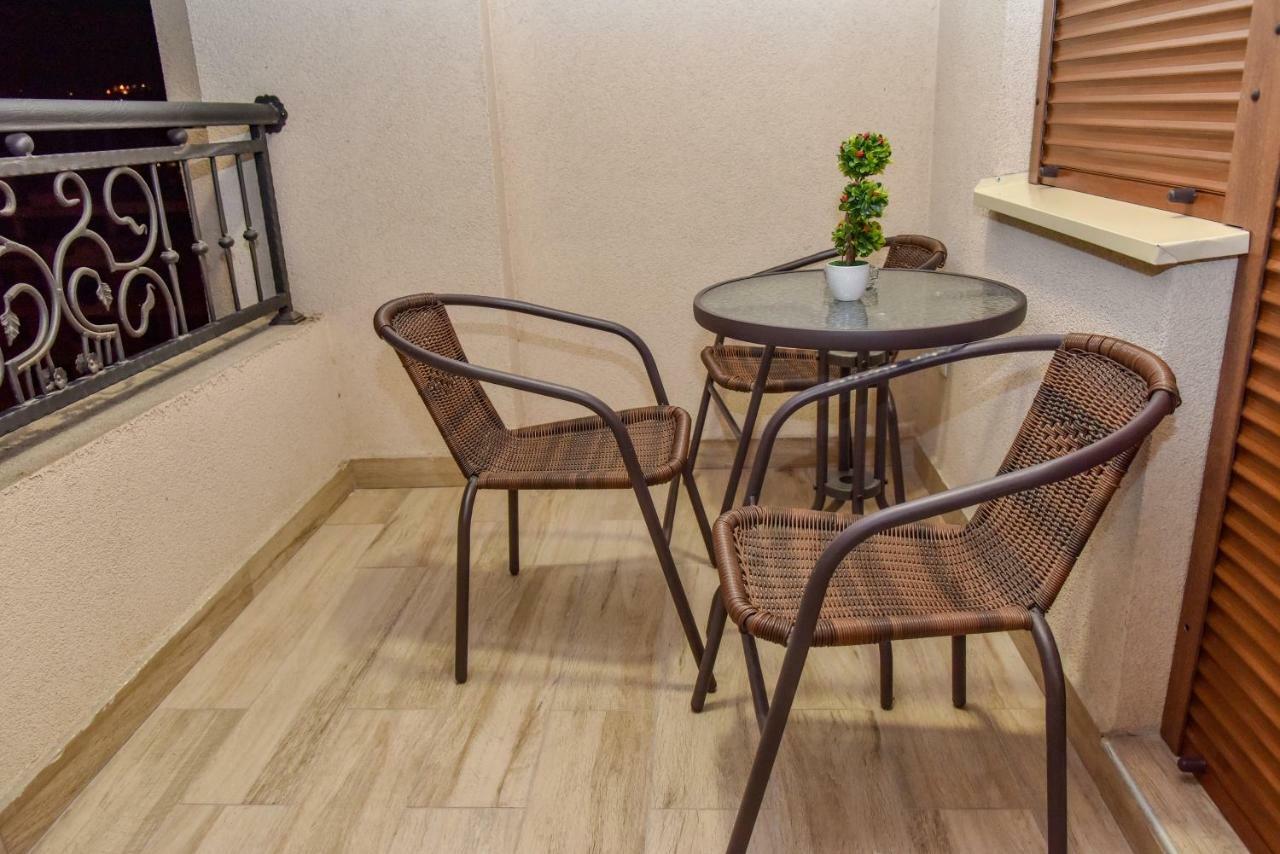 Lux Apartment Flatiron Szkopje Kültér fotó