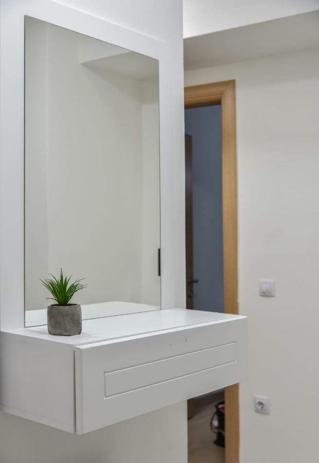 Lux Apartment Flatiron Szkopje Kültér fotó