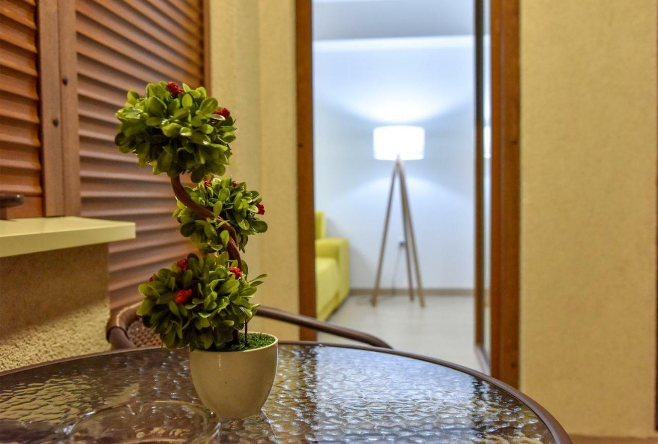 Lux Apartment Flatiron Szkopje Kültér fotó