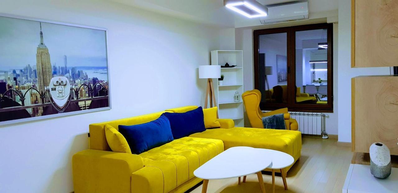 Lux Apartment Flatiron Szkopje Kültér fotó